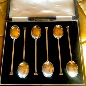 Set of 6 sterling silver demitasse spoons in original leather box. England 1895